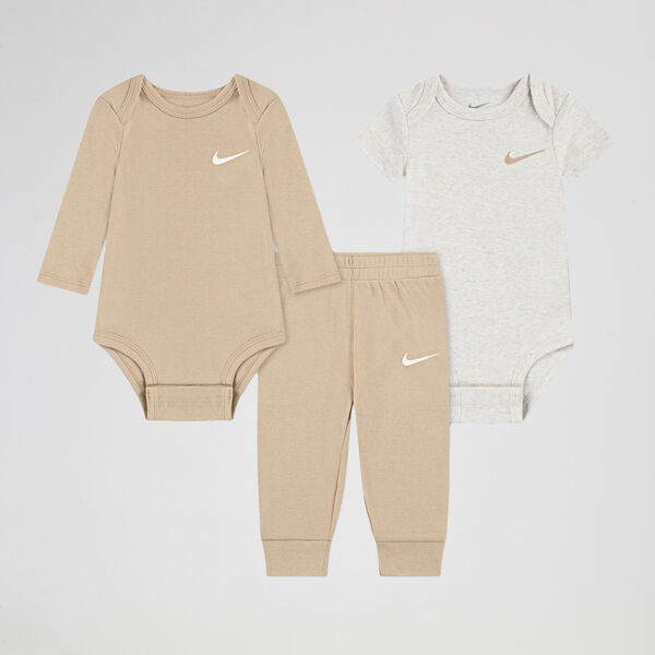 Conjunto Nike Essentials Infantil