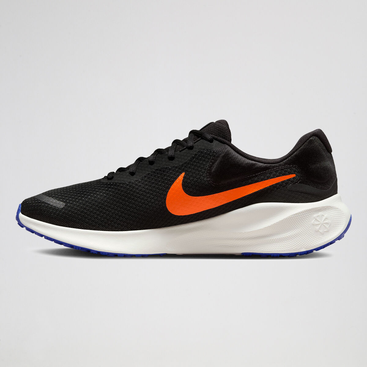 Nike, Adidas o Vans: 14 zapatillas negras para mujer y hombre que combinan  con todo | Escaparate: compras y ofertas | EL PAÍS