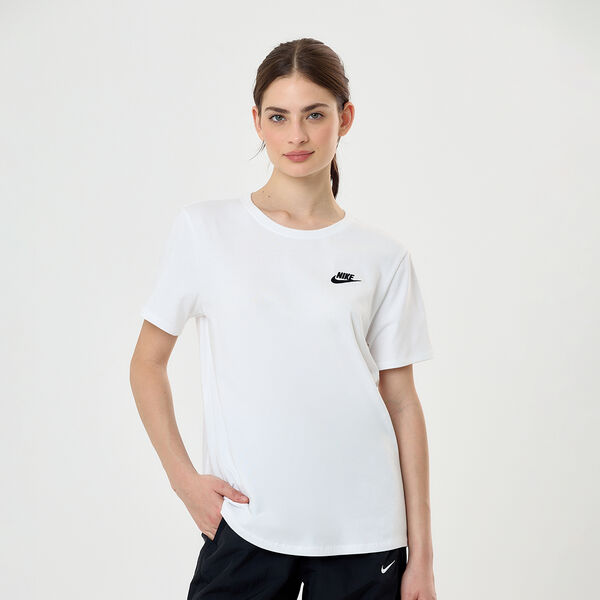 Remera Urbana Nike Club Essentials Mujer