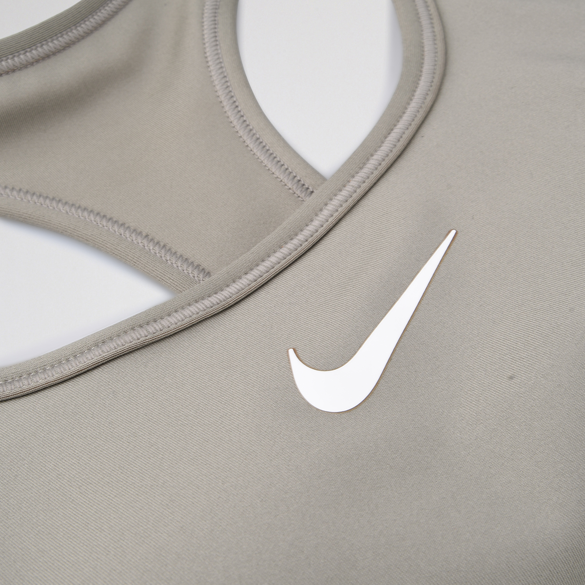 Top Entrenamiento Nike Swoosh Medium Support Mujer,  image number null