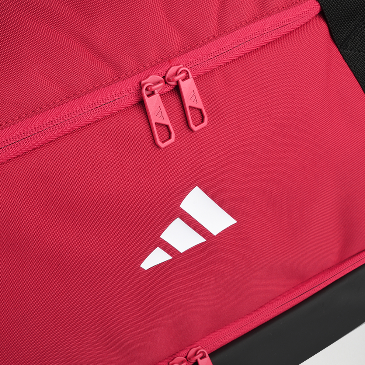 Bolso F&uacute;tbol adidas Tiro Mediano con compartimento inferior,  image number null