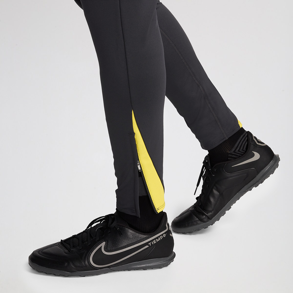 Pantalón Fútbol Nike Liverpool FC Titular 24/25 Hombre,  image number null