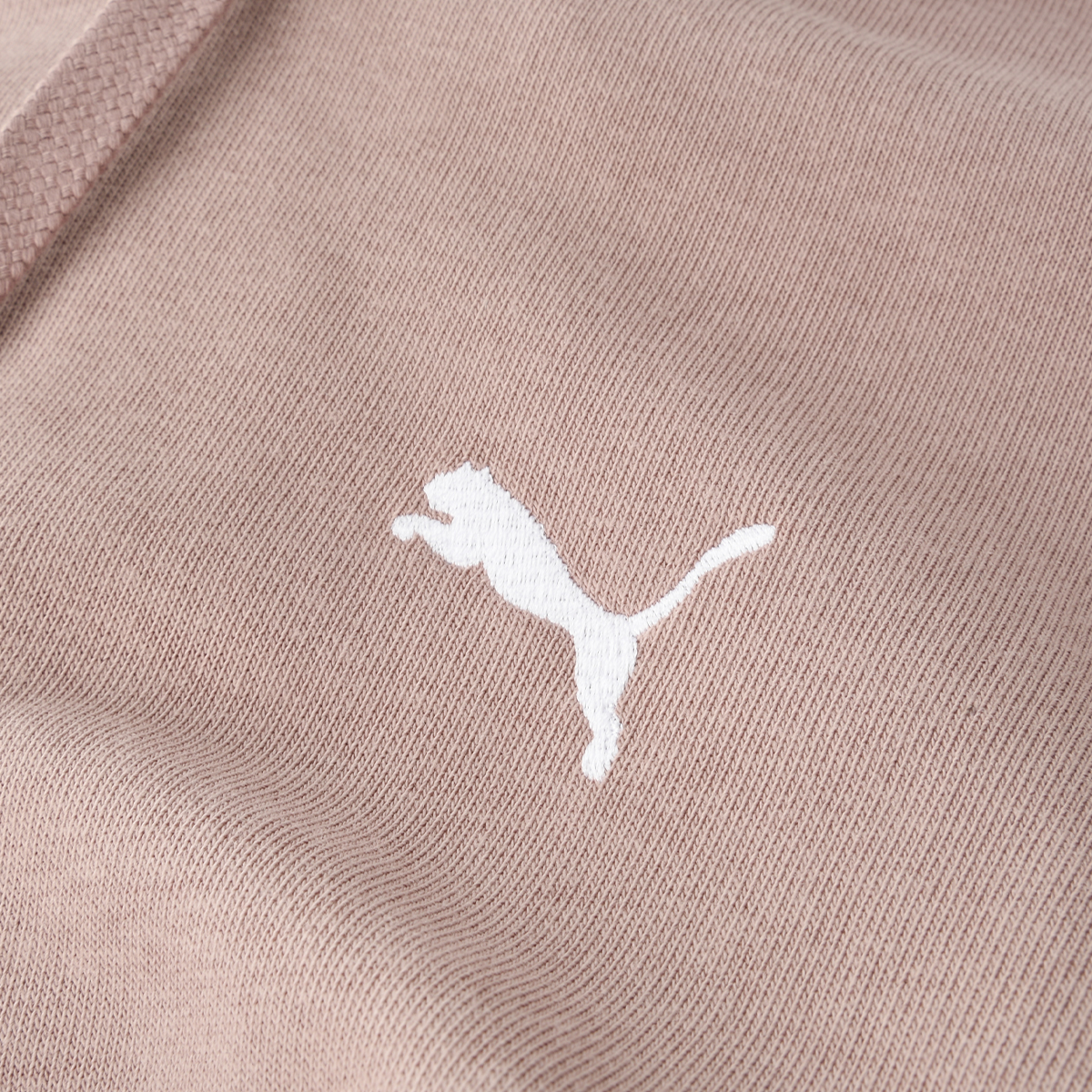 Buzo Puma Essentials comfort mujer con capucha — imagen 4