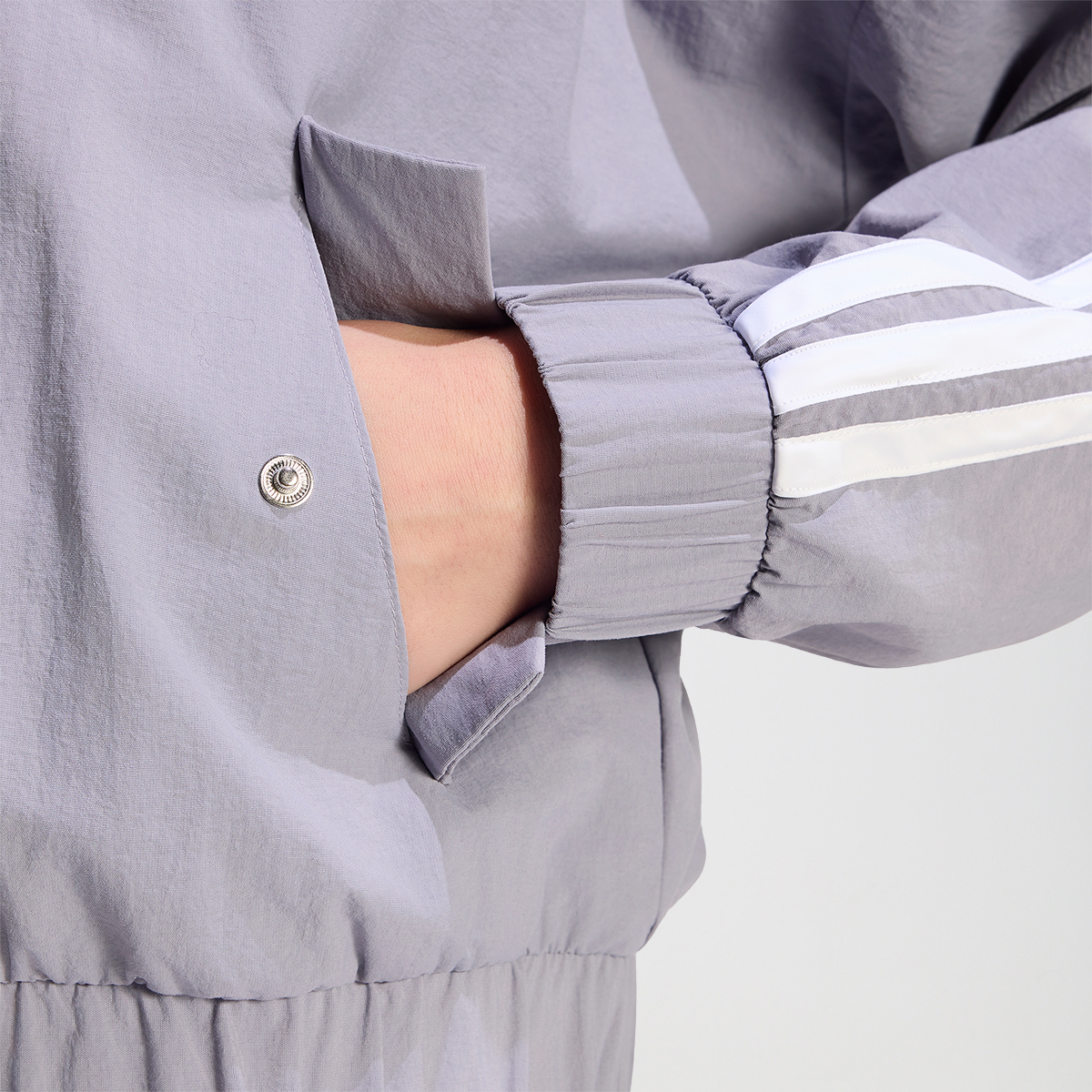 Campera adidas Essentials 3 Tiras Bomber Mujer,  image number null