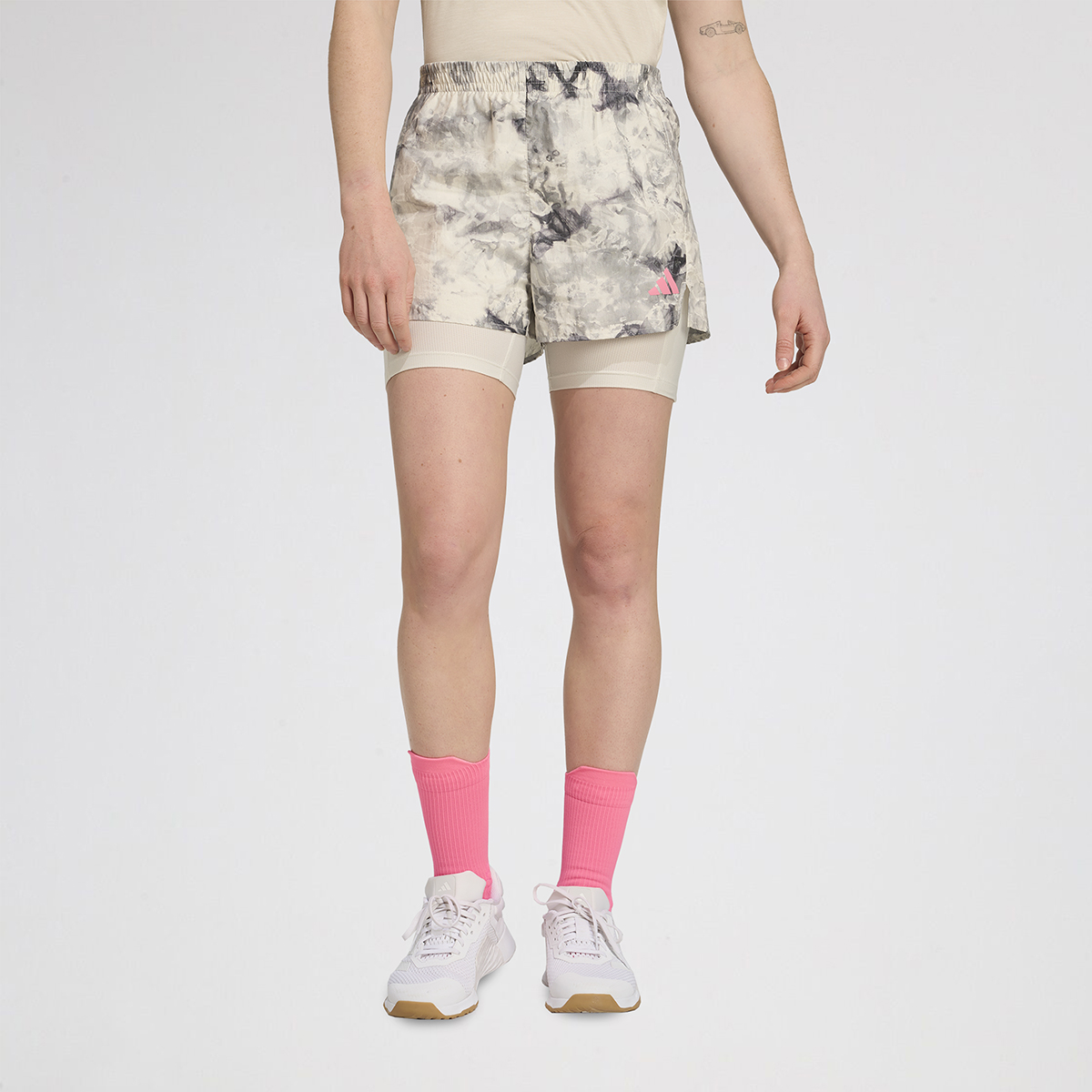 Short adidas Own The Run Spray Dye 2 In 1 Mujer,  image number null