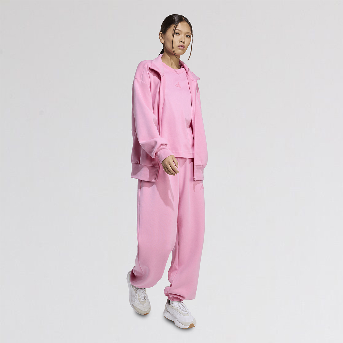 Buzo con cierre adidas soft lux loose mujer — imagen 4