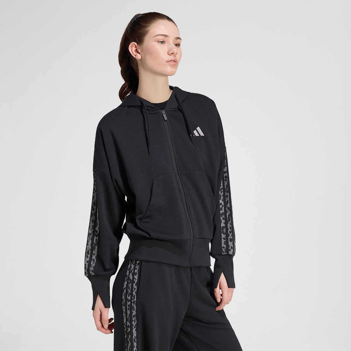 Buzo con Cierre adidas Seasonal Essentials Animal 3 Tiras Mujer,  image number null