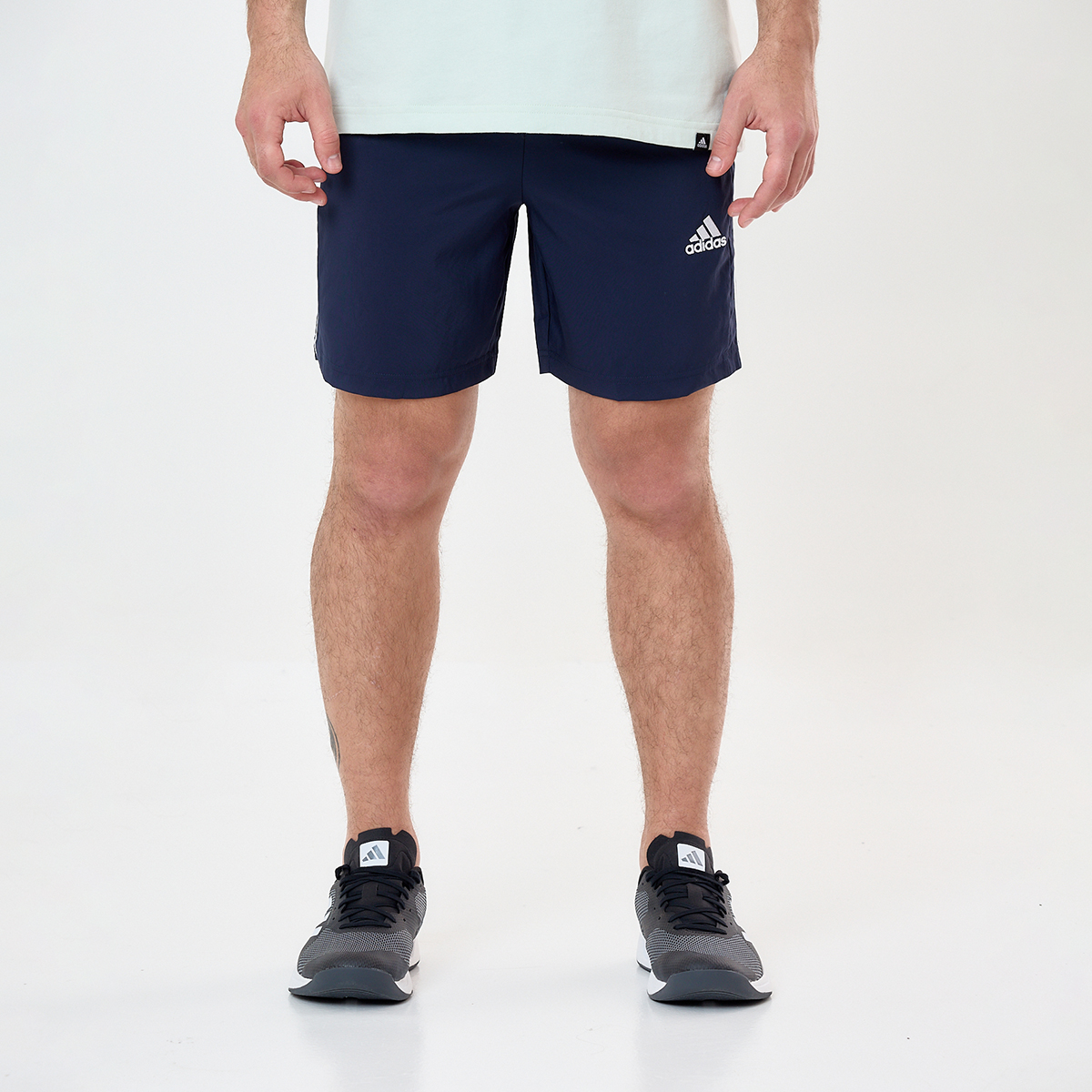 Short Urbano adidas Essentials Chelsea 3 Tiras Hombre,  image number null