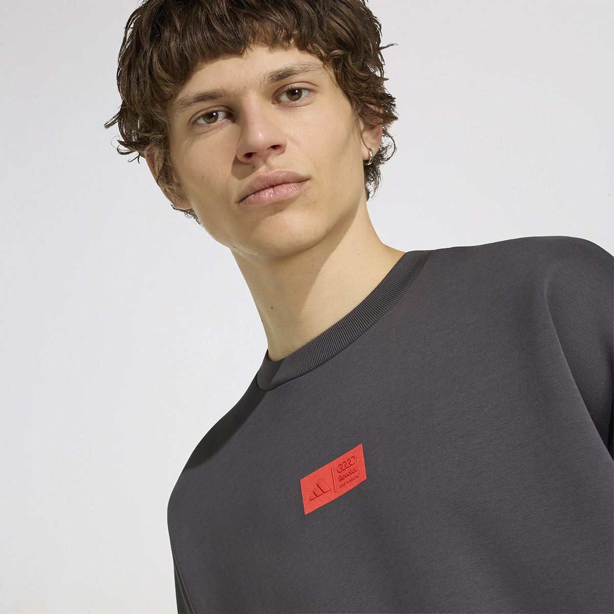Buzo adidas elevated audi revolut f1 team — imagen 3