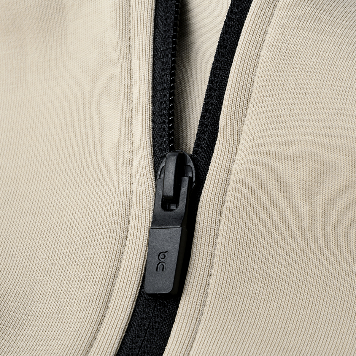 Buzo con Cierre ON Focus Tech Hombre,  image number null