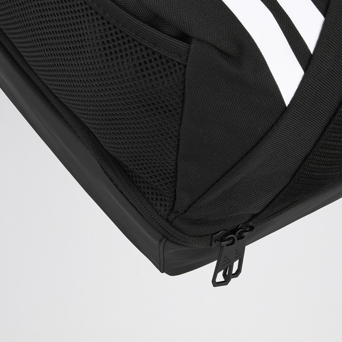 Bolso F&uacute;tbol adidas Tiro Peque&ntilde;o con compartimento inferior poli&eacute;ster,  image number null