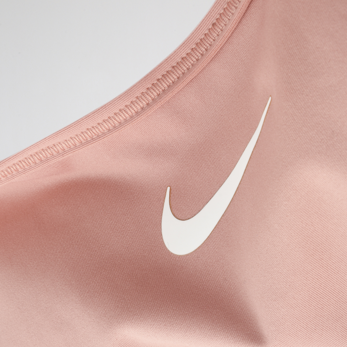 Top Nike Swoosh Medium Mujer,  image number null
