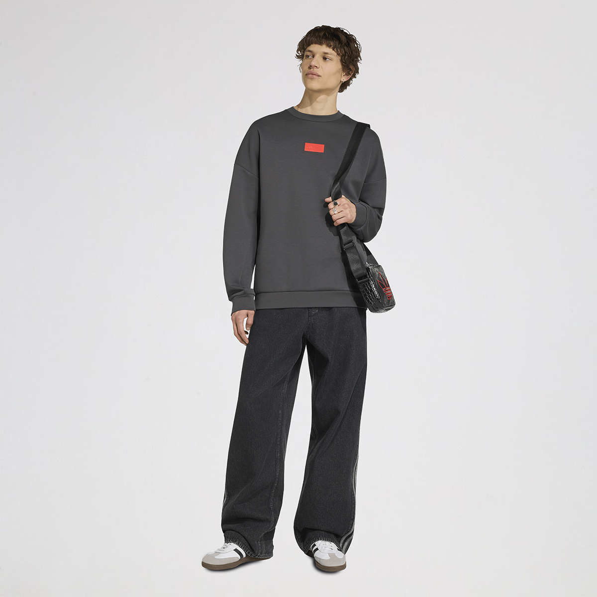 Buzo adidas elevated audi revolut f1 team — imagen 4