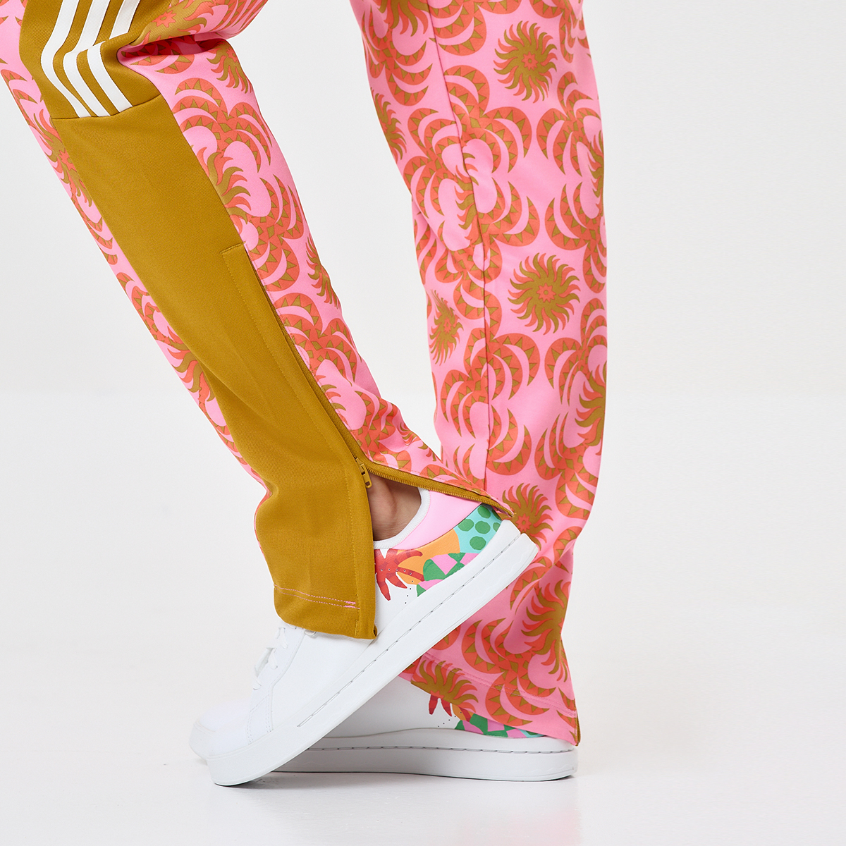 Pantalón adidas X FARM RIO Mujer,  image number null