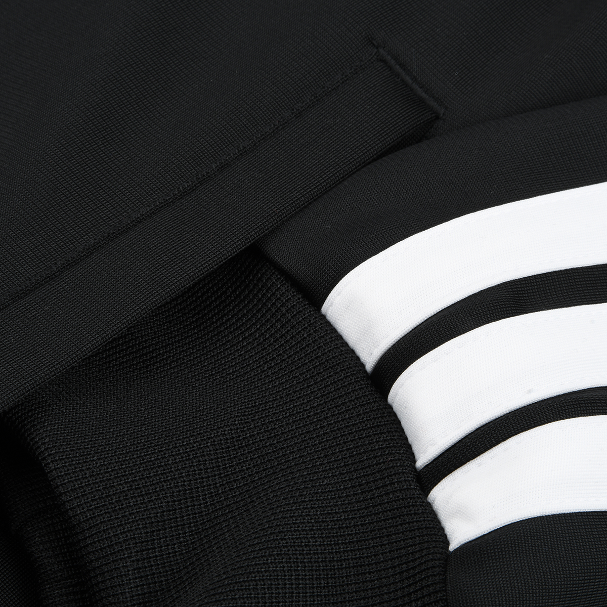 Conjunto adidas Basic Tricot 3 Tiras Hombre,  image number null